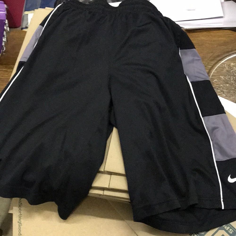 Boys Nike Basketball Shorts, Size: Medium, Nice!